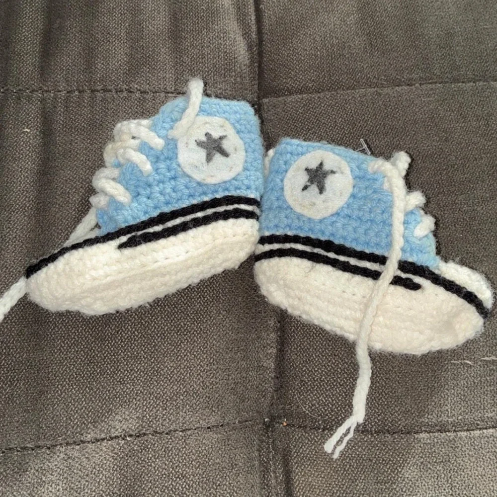 Hand Crocheted Booties Kids 0-6M Blue White High Top Sneaker All Star Soft Sole